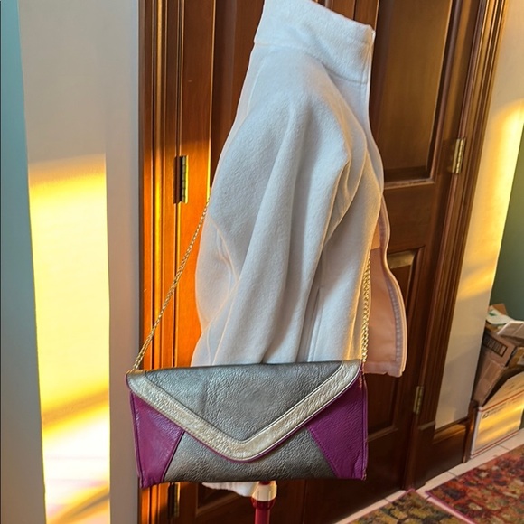 Steve Madden  Clutch Crossbody bag Vegan Leather Raspberry steel & gold metallic - Picture 3 of 14